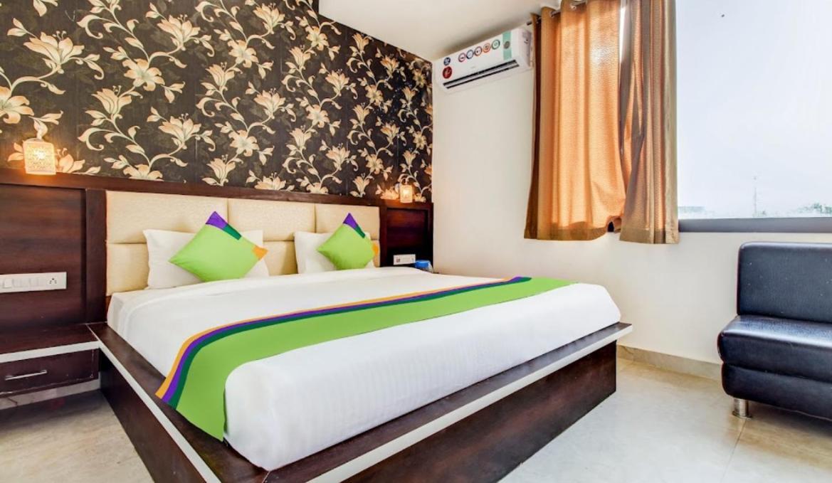 Hotel Blossom Rooms - Fully Ac Tajganj Exterior photo